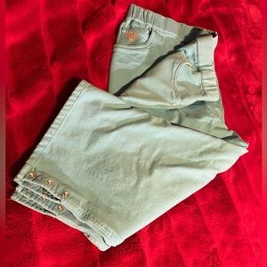 Quacker Factory Capris Rhinestone Details